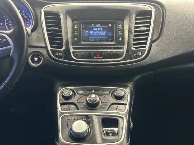 2015 Chrysler 200 Limited photo 19