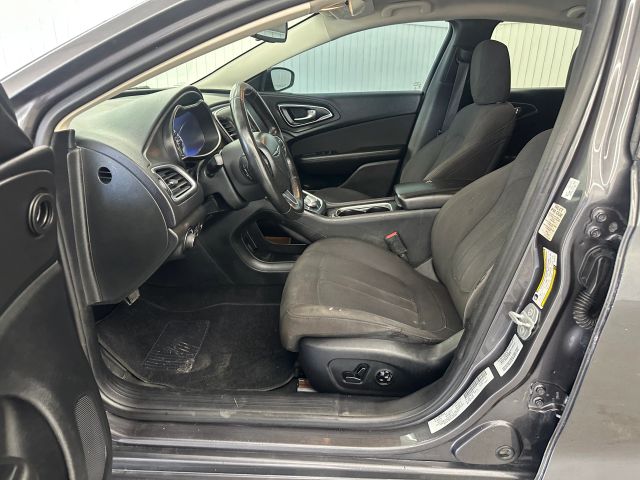 2015 Chrysler 200 Limited photo 10