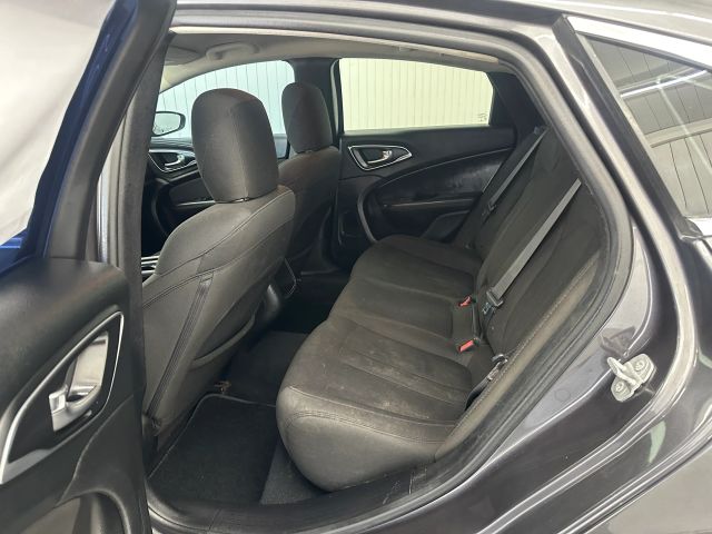 2015 Chrysler 200 Limited photo 11