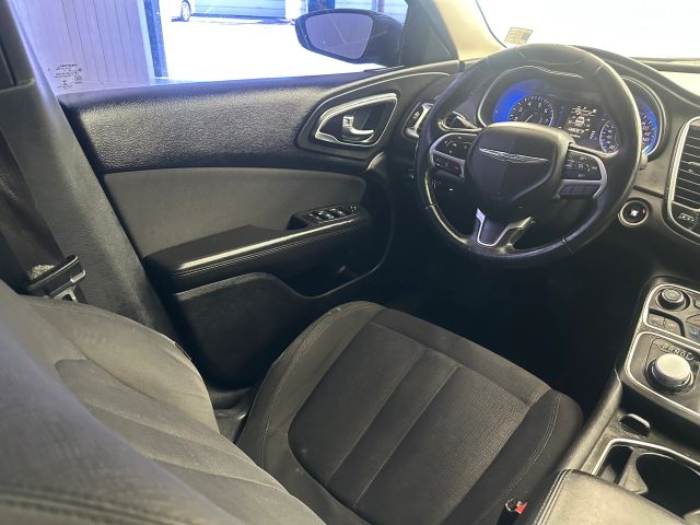2015 Chrysler 200 Limited photo 16