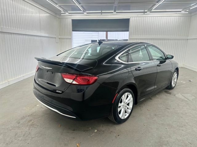 2016 Chrysler 200 Limited photo 4