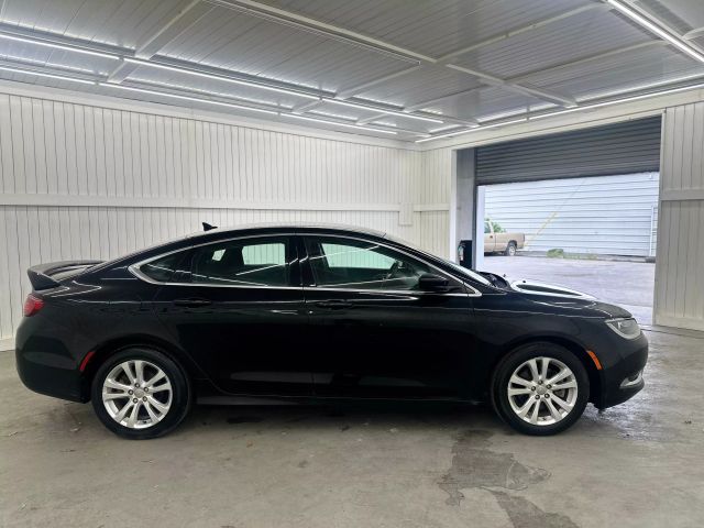 2016 Chrysler 200 Limited photo 3