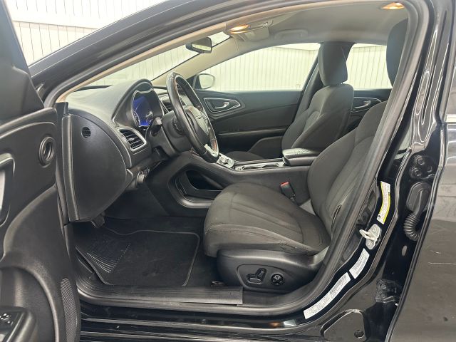 2016 Chrysler 200 Limited photo 10