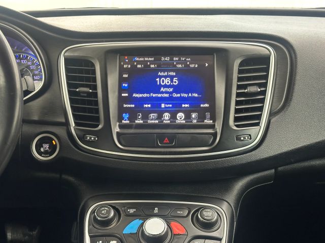 2016 Chrysler 200 Limited photo 17