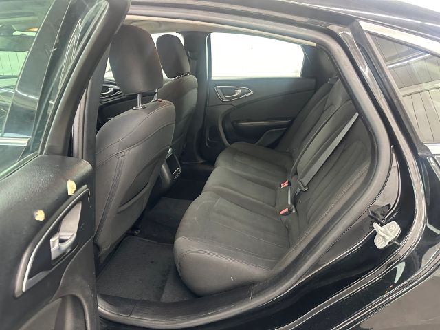 2016 Chrysler 200 Limited photo 11