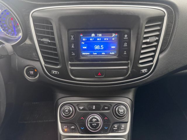 2015 Chrysler 200 photo 15