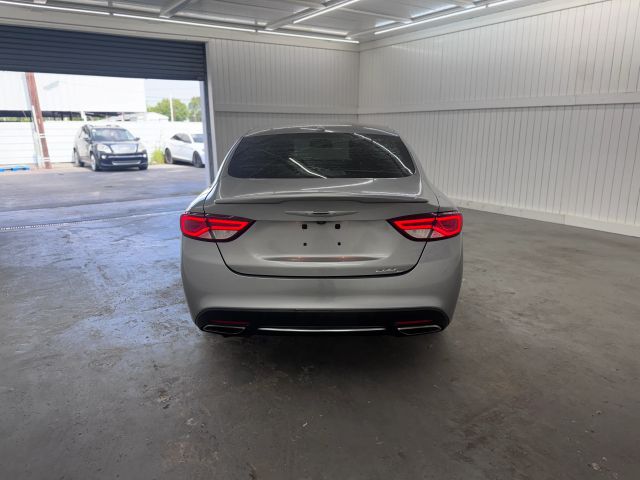 2015 Chrysler 200 photo 6