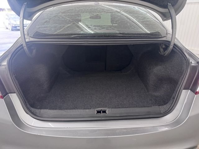2015 Chrysler 200 photo 12