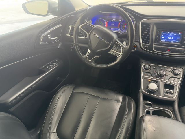 2015 Chrysler 200 photo 16