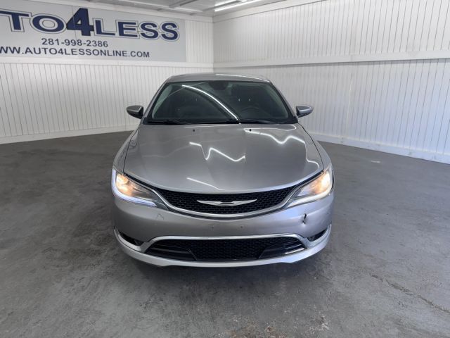 2015 Chrysler 200 photo 2