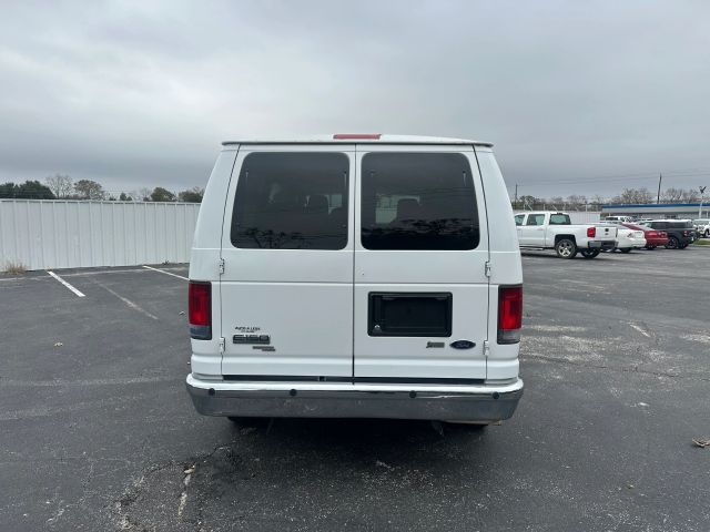 2011 Ford E-150 photo 6
