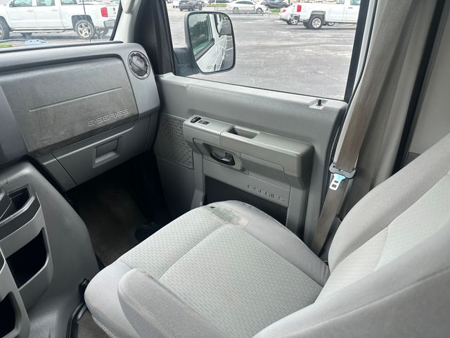 2011 Ford E-150 photo 17