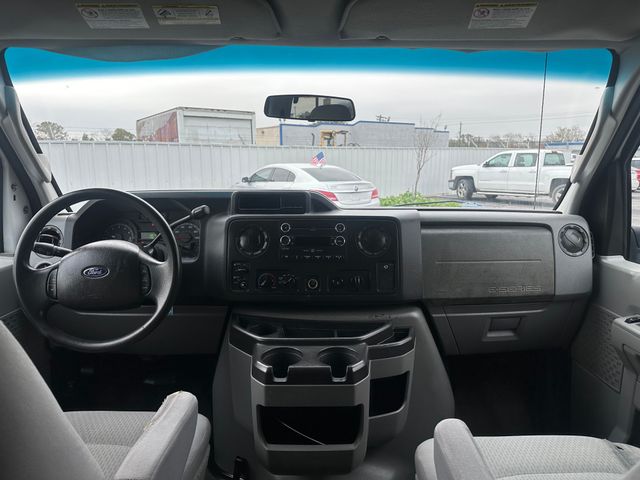 2011 Ford E-150 photo 16