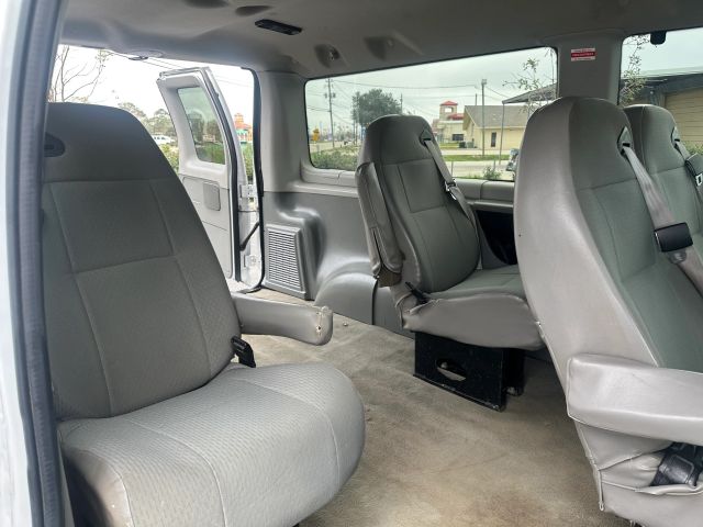 2011 Ford E-150 photo 14