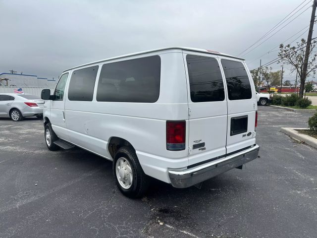 2011 Ford E-150 photo 7