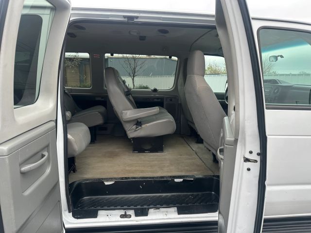 2011 Ford E-150 photo 12