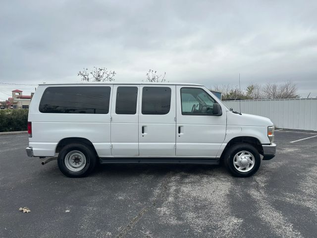 2011 Ford E-150 photo 4