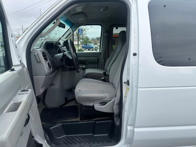 2011 Ford E-150 photo 10