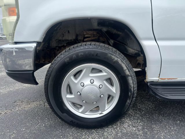 2011 Ford E-150 photo 9