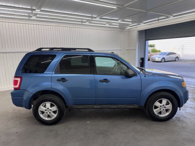 2009 Ford Escape XLT Sport photo 4