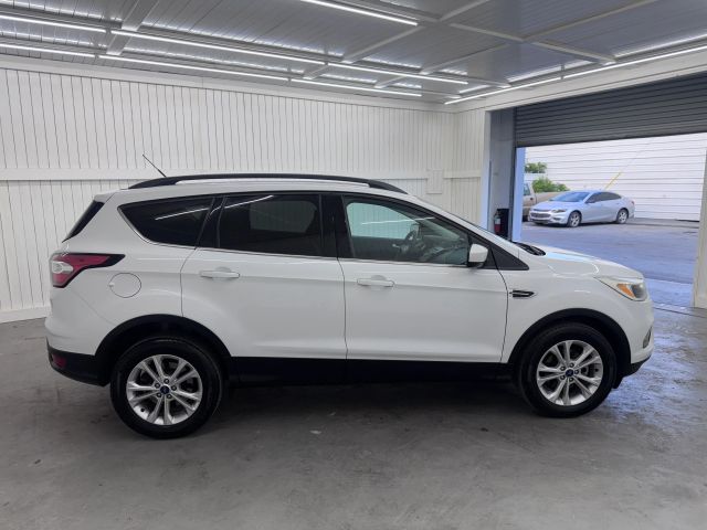 2018 Ford Escape SE Sport photo 3