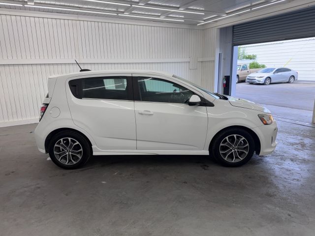 2017 Chevrolet Sonic LT photo 4