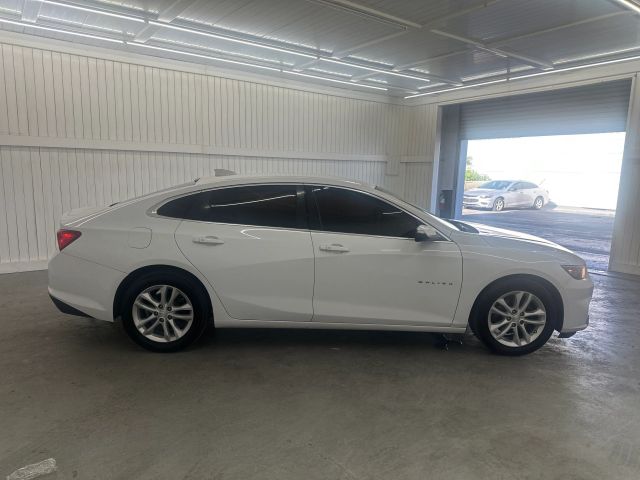 2016 Chevrolet Malibu 1LT photo 2