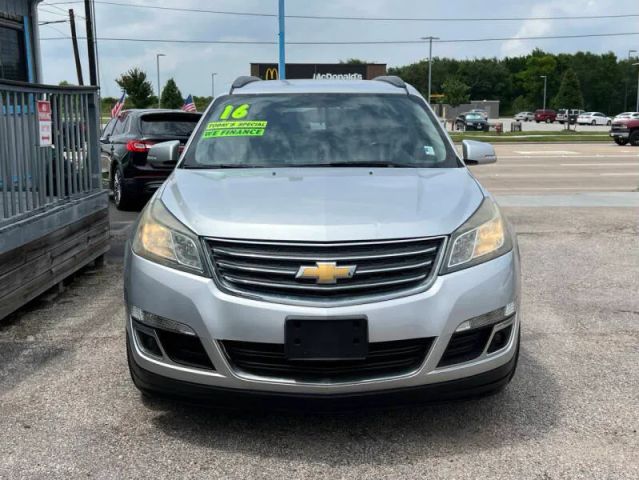 2016 Chevrolet Traverse 1LT photo 2