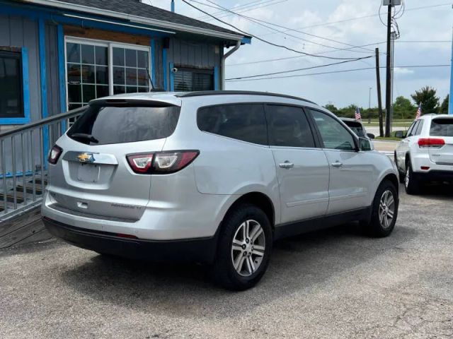 2016 Chevrolet Traverse 1LT photo 4