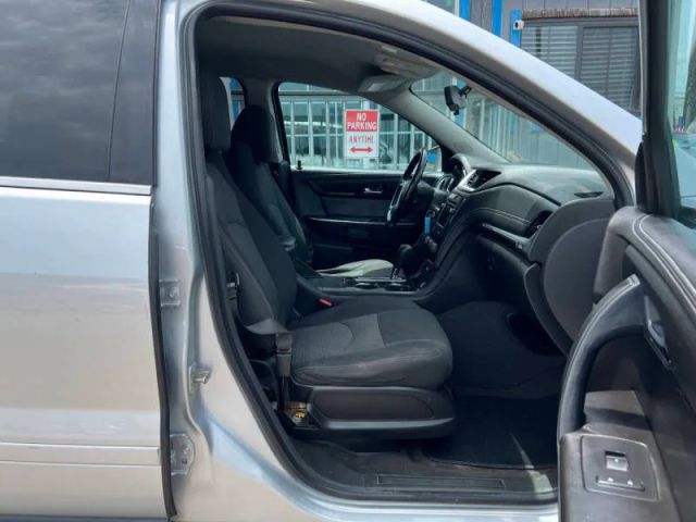 2016 Chevrolet Traverse 1LT photo 12