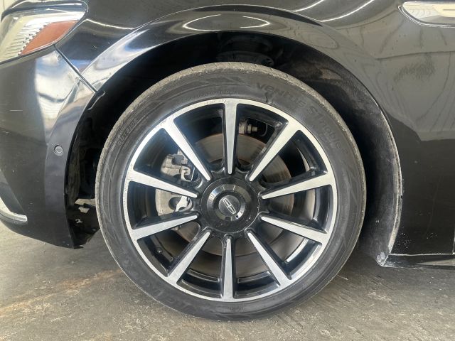 2017 Lincoln Continental Reserve photo 9