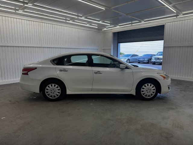2013 Nissan Altima 2.5 S photo 2