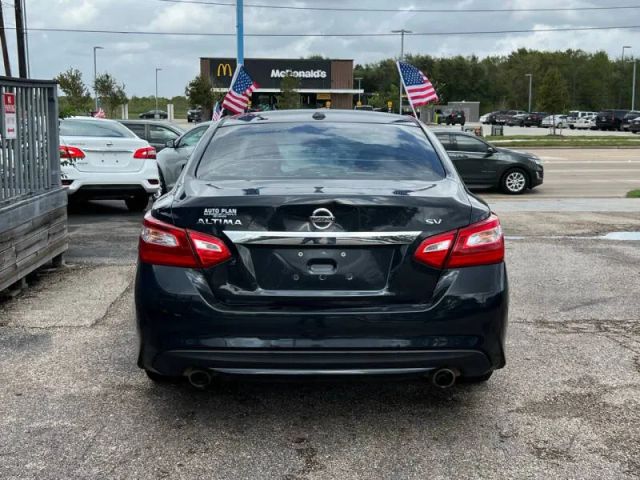 2017 Nissan Altima 2.5 SV photo 6