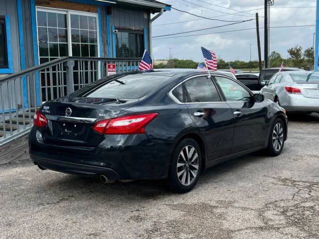 2017 Nissan Altima 2.5 SV photo 5