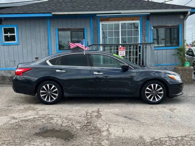 2017 Nissan Altima 2.5 SV photo 4
