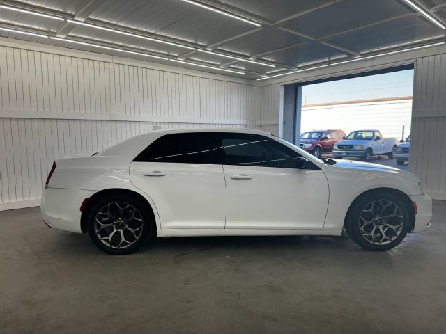 2018 Chrysler 300 Touring photo 4