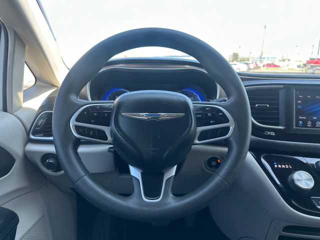 2018 Chrysler Pacifica L photo 22