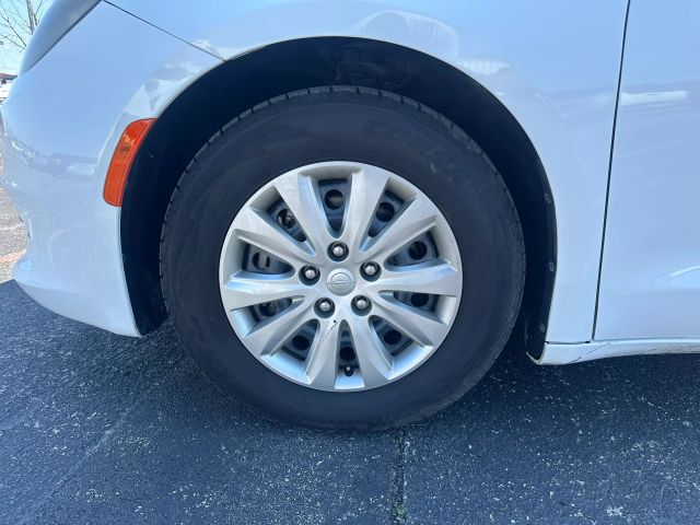 2018 Chrysler Pacifica L photo 9