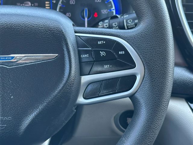 2018 Chrysler Pacifica L photo 24
