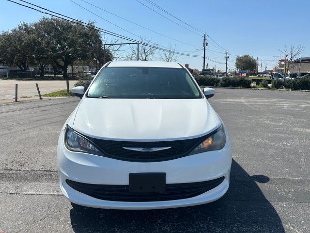 2018 Chrysler Pacifica L photo 2