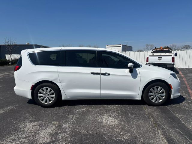2018 Chrysler Pacifica L photo 4