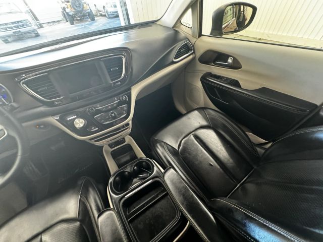 2020 Chrysler Voyager LXi photo 16