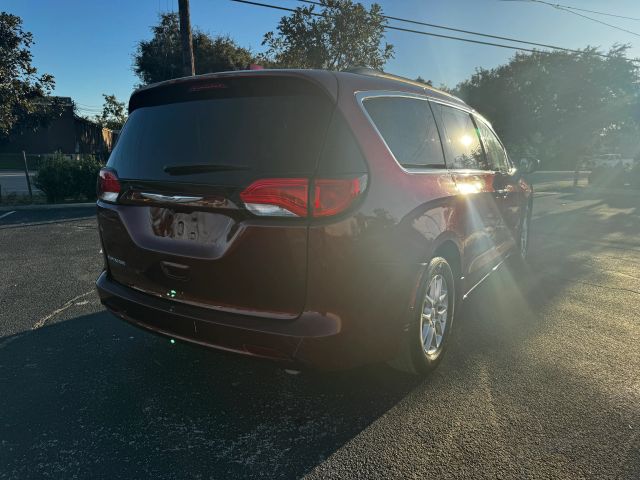 2020 Chrysler Voyager LXi photo 4