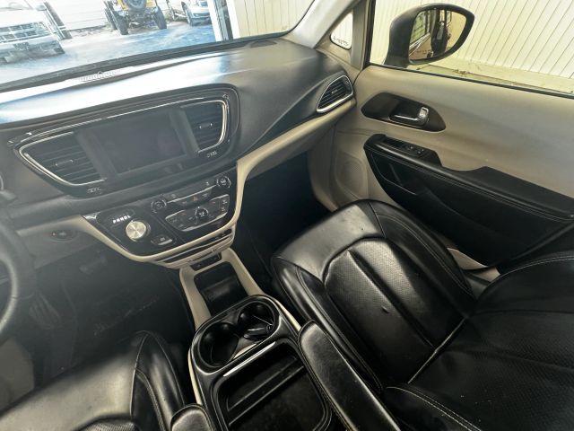 2020 Chrysler Voyager LXi photo 15