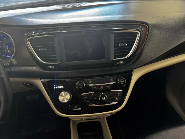2020 Chrysler Voyager LXi photo 13