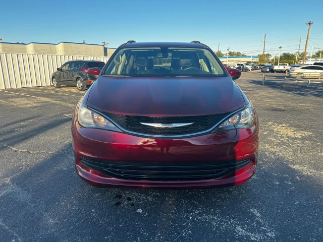 2020 Chrysler Voyager LXi photo 2