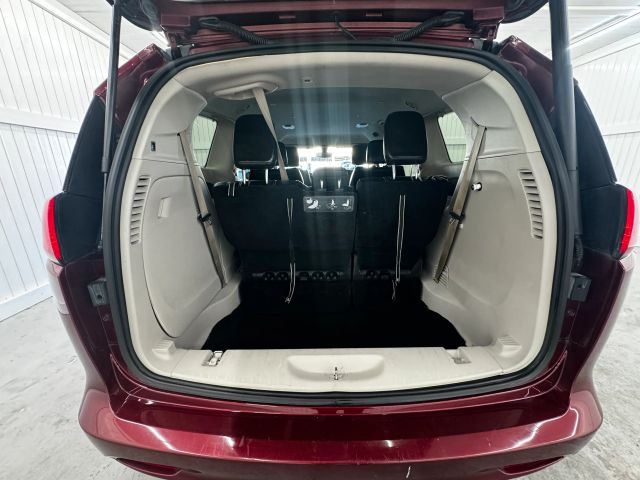 2020 Chrysler Voyager LXi photo 17