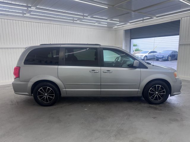 2016 Dodge Grand Caravan R/T photo 4