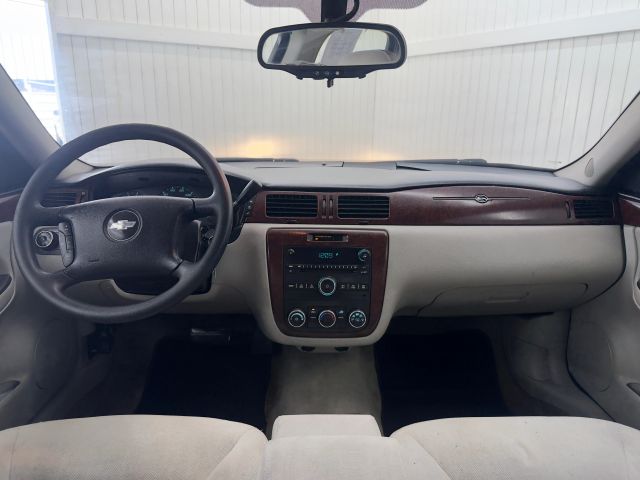 2006 Chevrolet Impala LS photo 16
