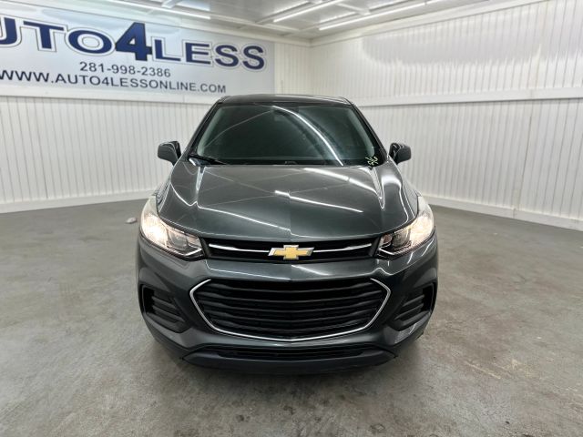 2019 Chevrolet Trax LS photo 2